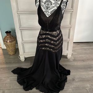 Elegant black tie evening black/lace evening dress size 7/8
